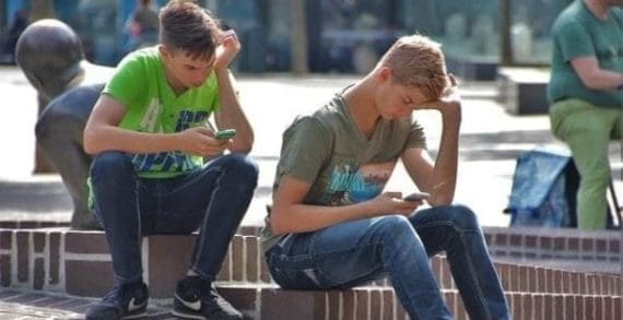 France’s phone hang-up is a conversation starter France’s phone hang-up is a conversation starter