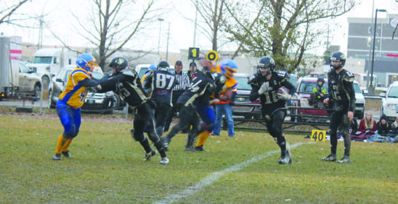Kobras close out regular season with a loss in the mud and rain Kobras close out regular season with a loss in the mud and rain
