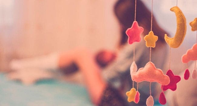 mom moteherhood child care Isolation raises risk of depression in new moms: study