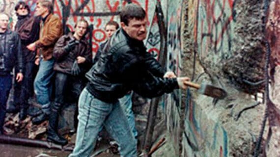 ‘Mr. Gorbachev, tear down this wall!’ ‘Mr. Gorbachev, tear down this wall!’